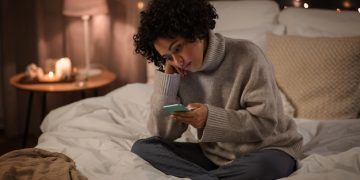 Can a 15% Screen Time Cut Boost Your Sleep? A 2025 Deep Dive - Cover Image